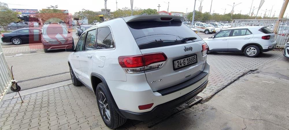 جیپ گراند شیرۆکی